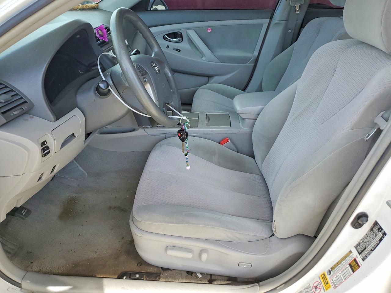 2010 TOYOTA CAMRY LE photo 13
