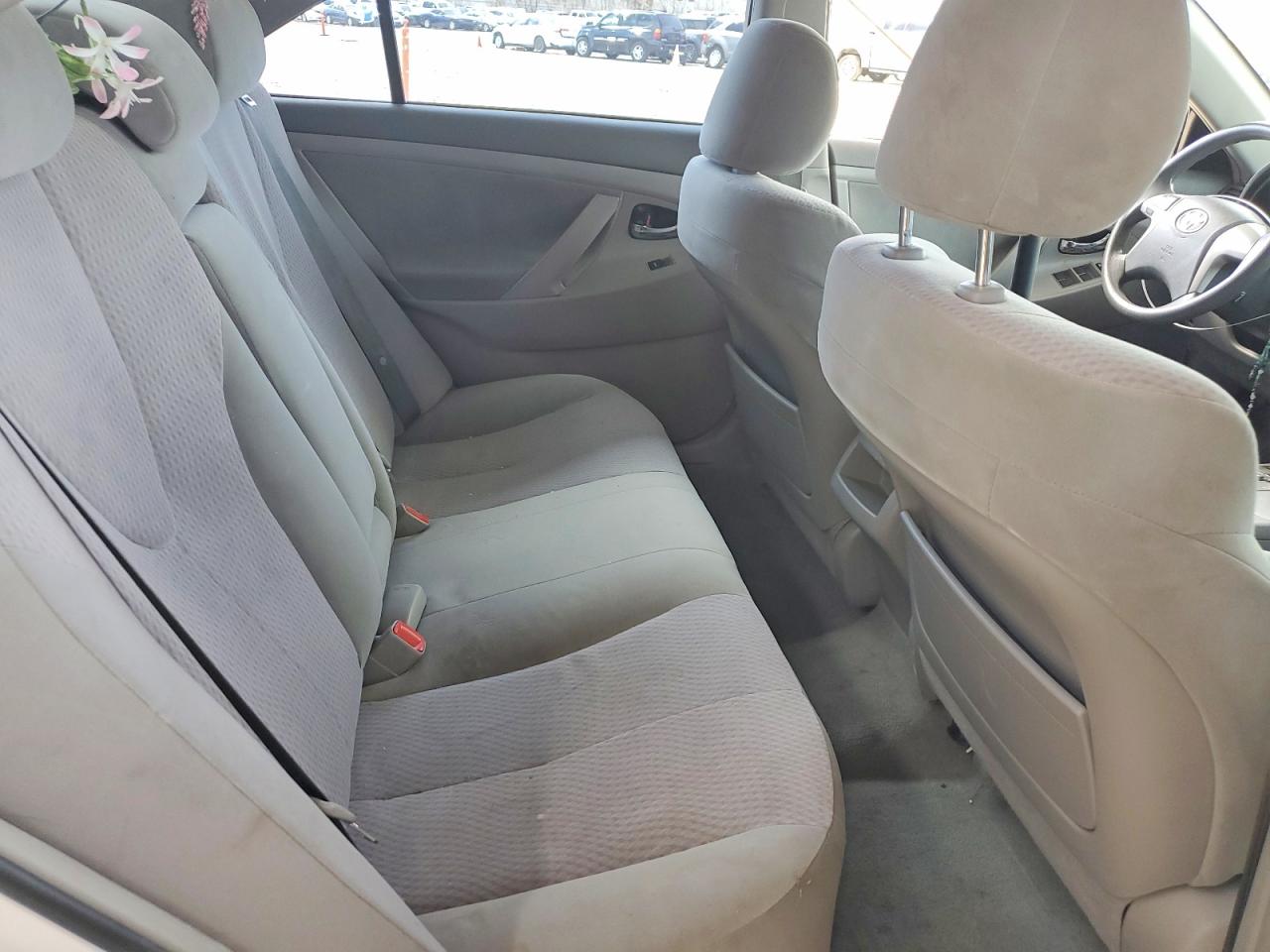 2010 TOYOTA CAMRY LE photo 19