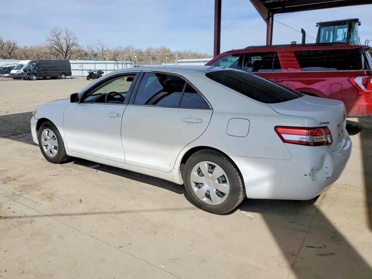 2010 TOYOTA CAMRY LE photo 3