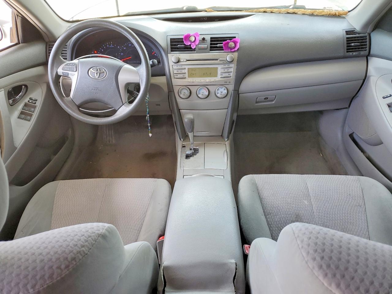 2010 TOYOTA CAMRY LE photo 15