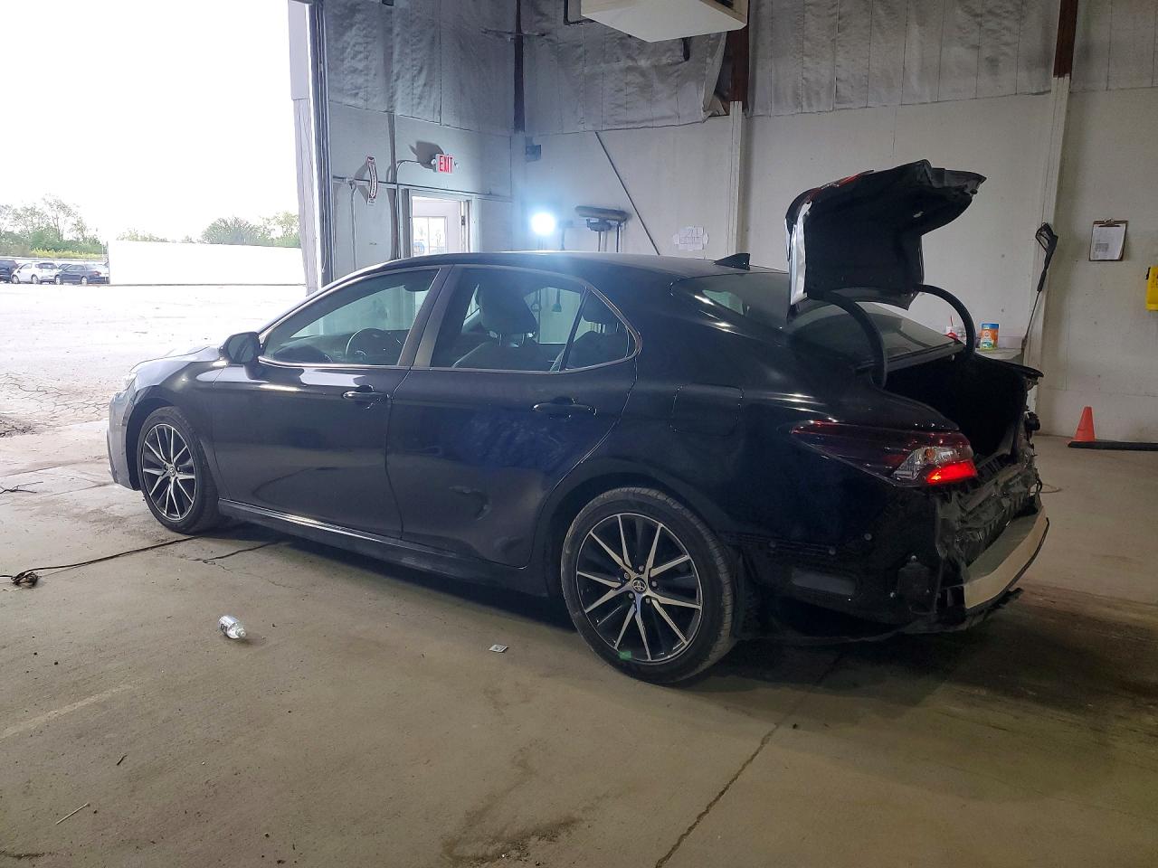 2021 TOYOTA CAMRY SE photo 4