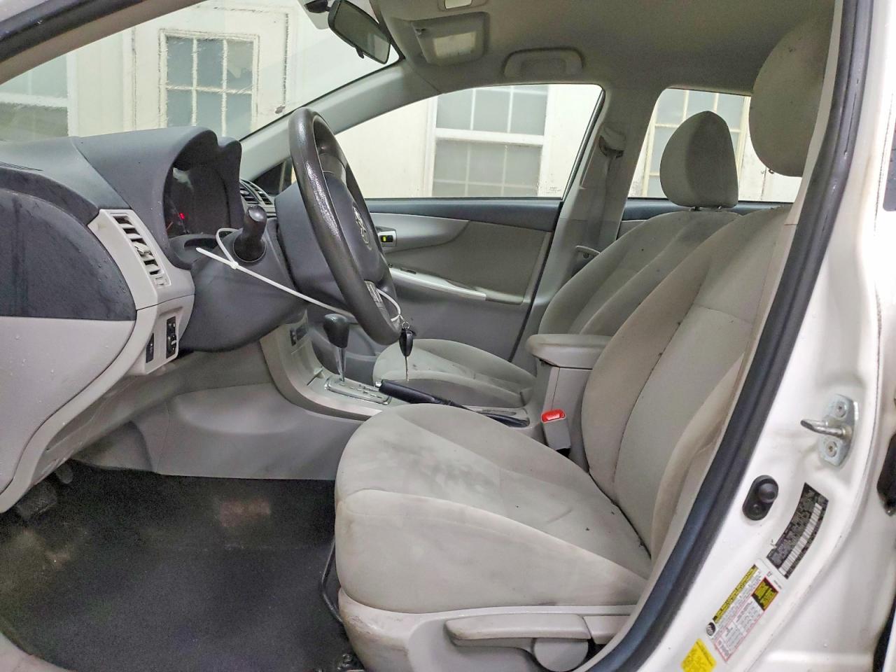 2012 TOYOTA COROLLA LE photo 19