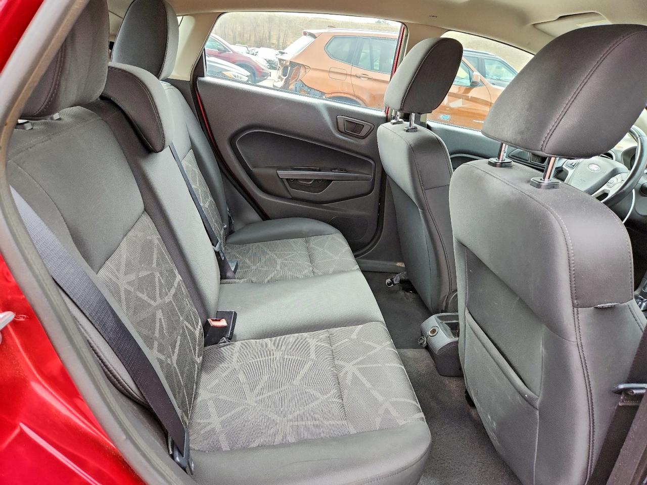 2011 FORD FIESTA SES photo 19