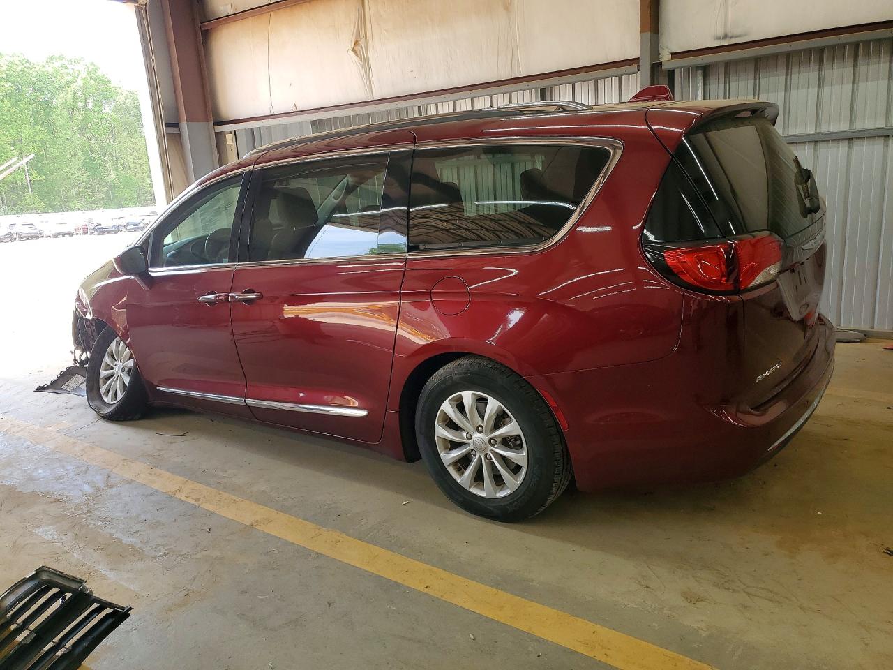 2019 CHRYSLER PACIFICA TOURING L photo 3