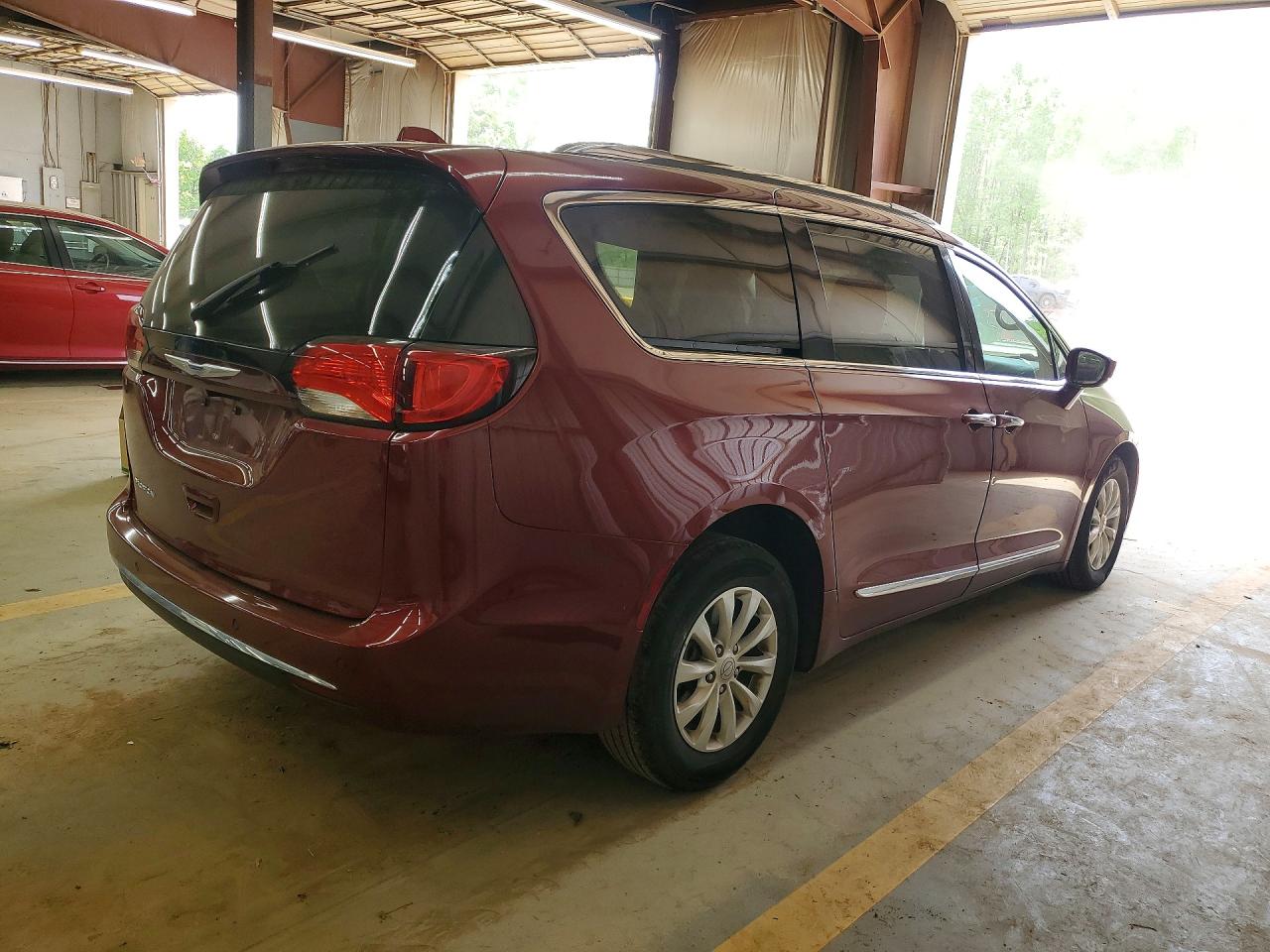 2019 CHRYSLER PACIFICA TOURING L photo 5