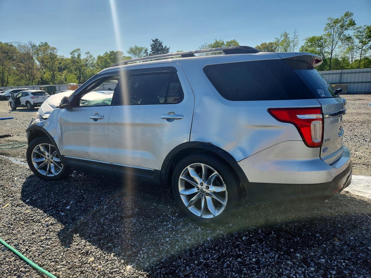 2011 FORD EXPLORER XLT photo 3
