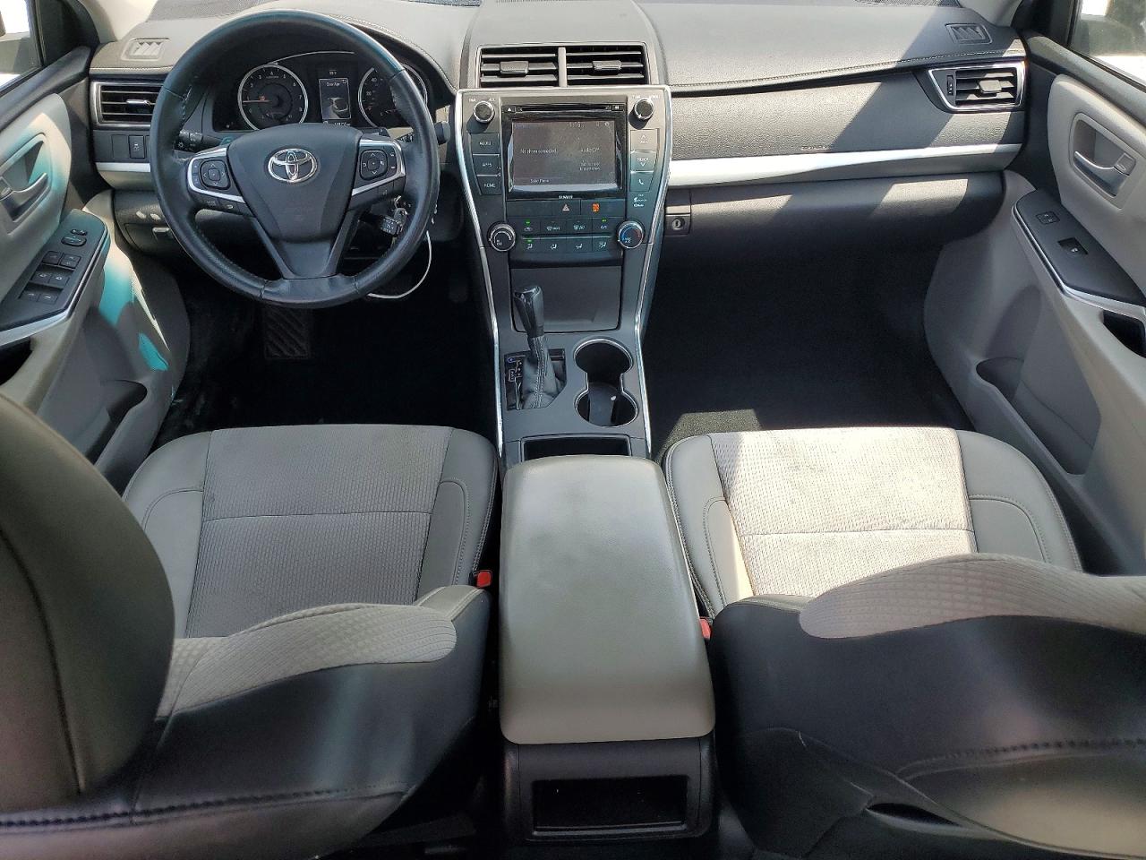 2017 TOYOTA CAMRY SE photo 22