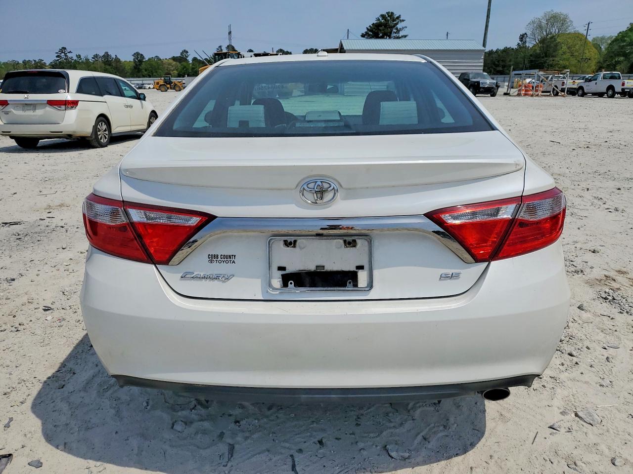 2017 TOYOTA CAMRY SE photo 16