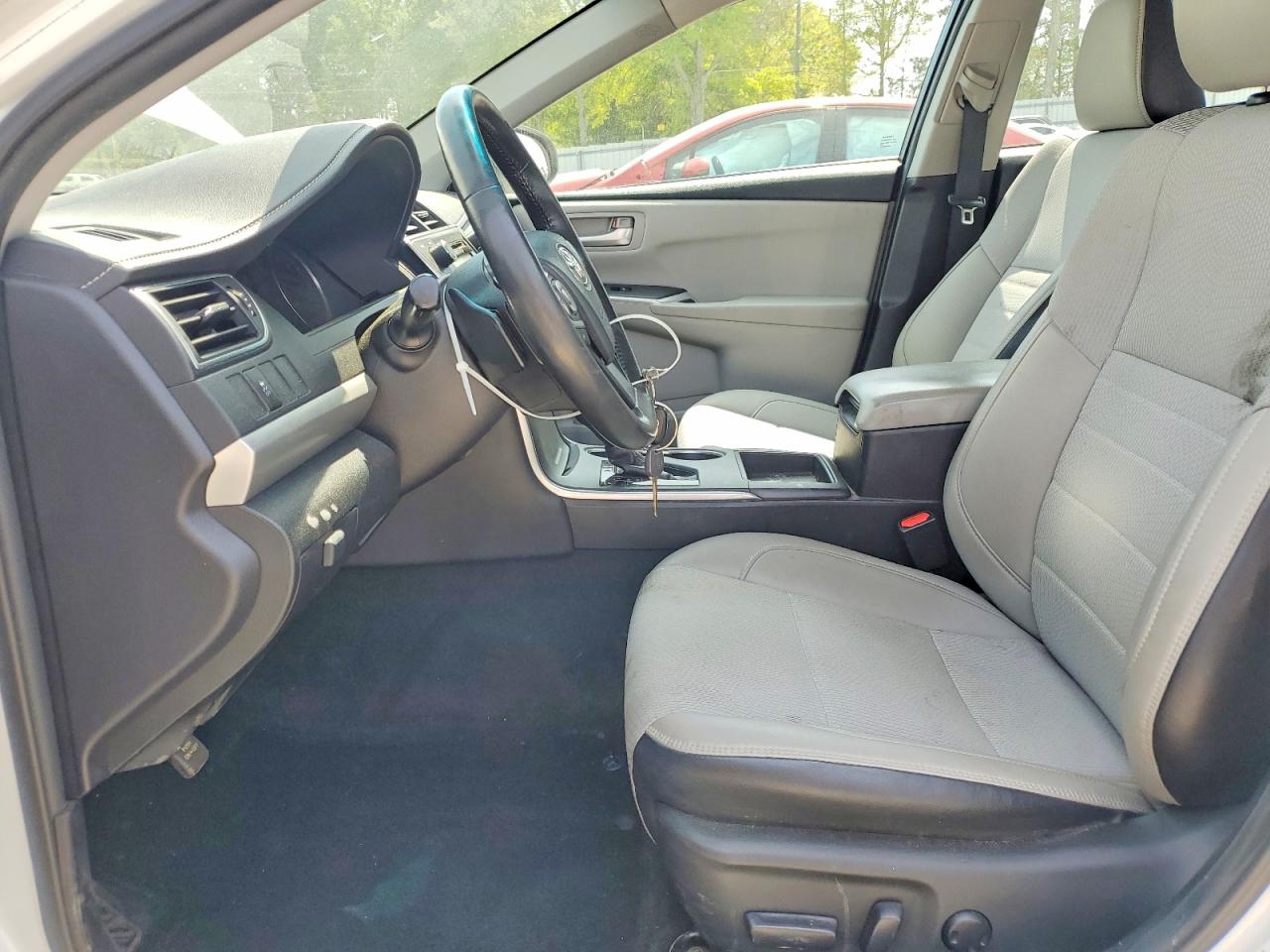 2017 TOYOTA CAMRY SE photo 19