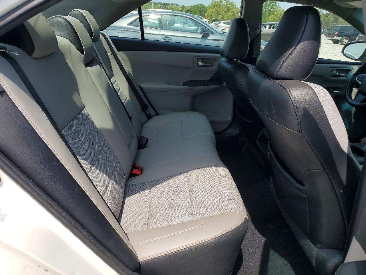 2017 TOYOTA CAMRY SE photo 28