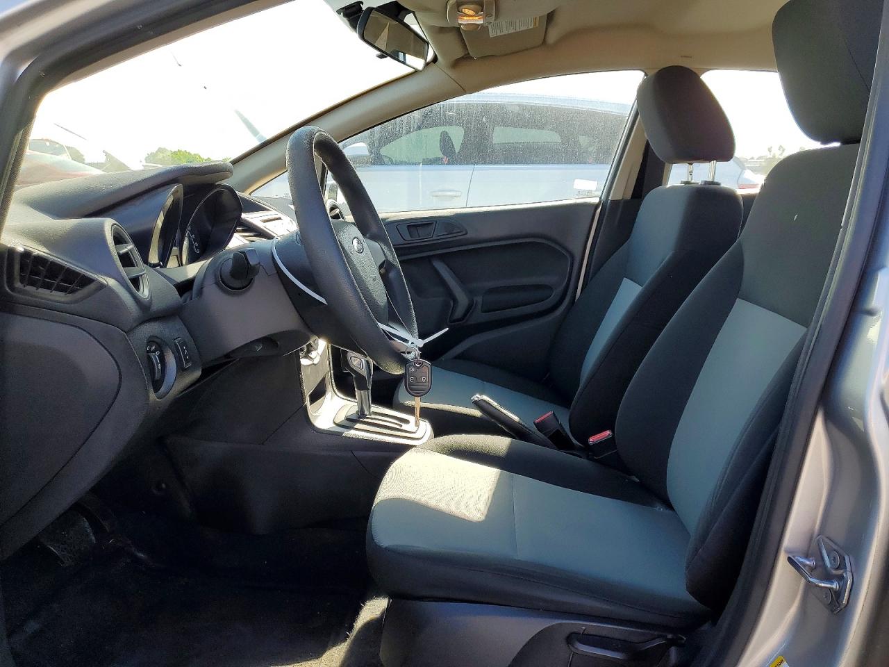 2015 FORD FIESTA S photo 13