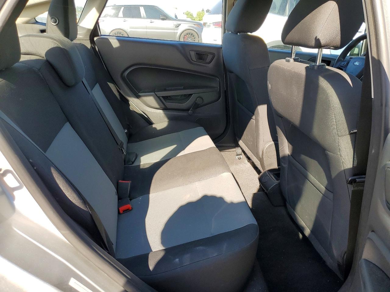 2015 FORD FIESTA S photo 19