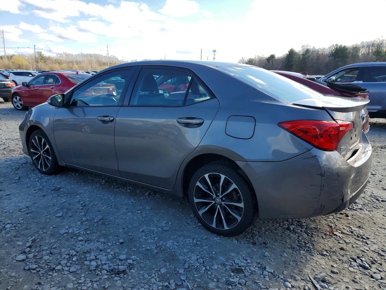 2018 TOYOTA COROLLA SE photo 3
