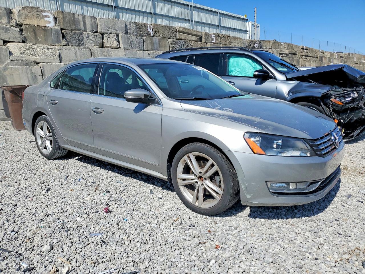 2014 VOLKSWAGEN PASSAT SEL photo 4