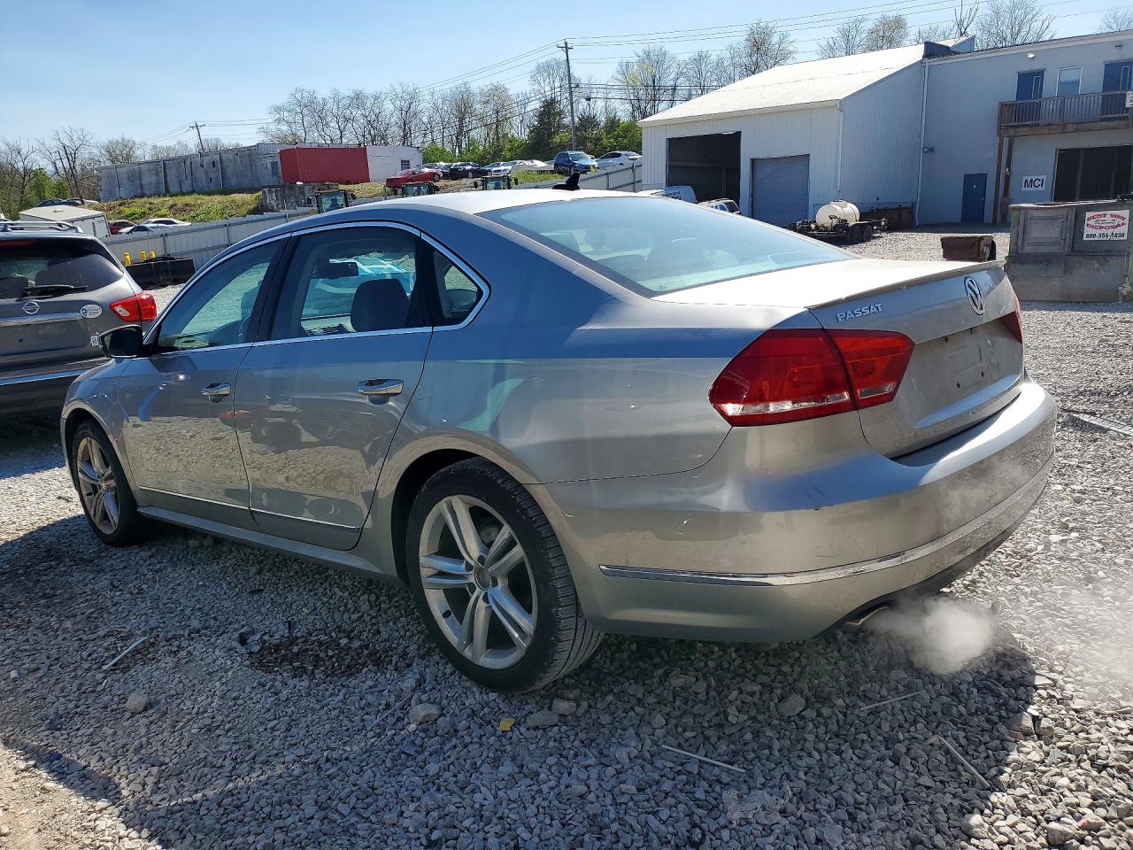 2014 VOLKSWAGEN PASSAT SEL photo 2