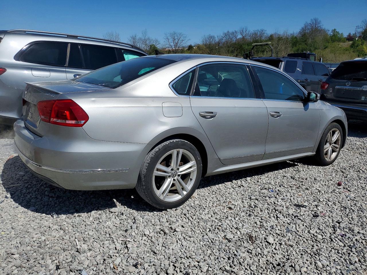 2014 VOLKSWAGEN PASSAT SEL photo 3