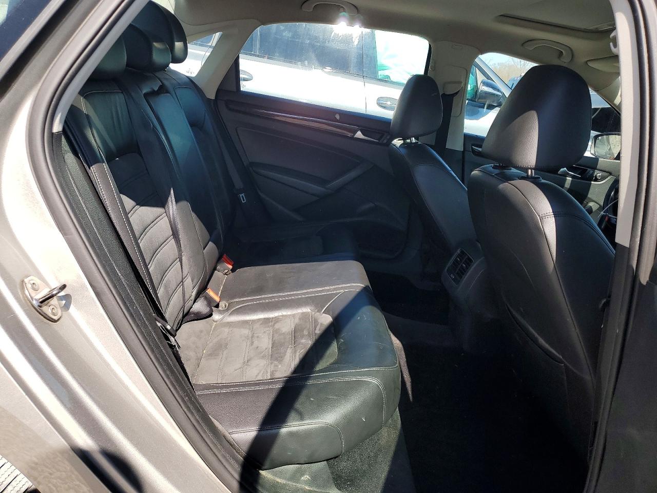 2014 VOLKSWAGEN PASSAT SEL photo 10