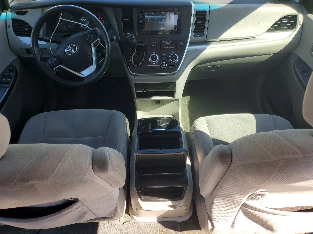 2015 TOYOTA SIENNA LE 8-PASSENGER photo 8