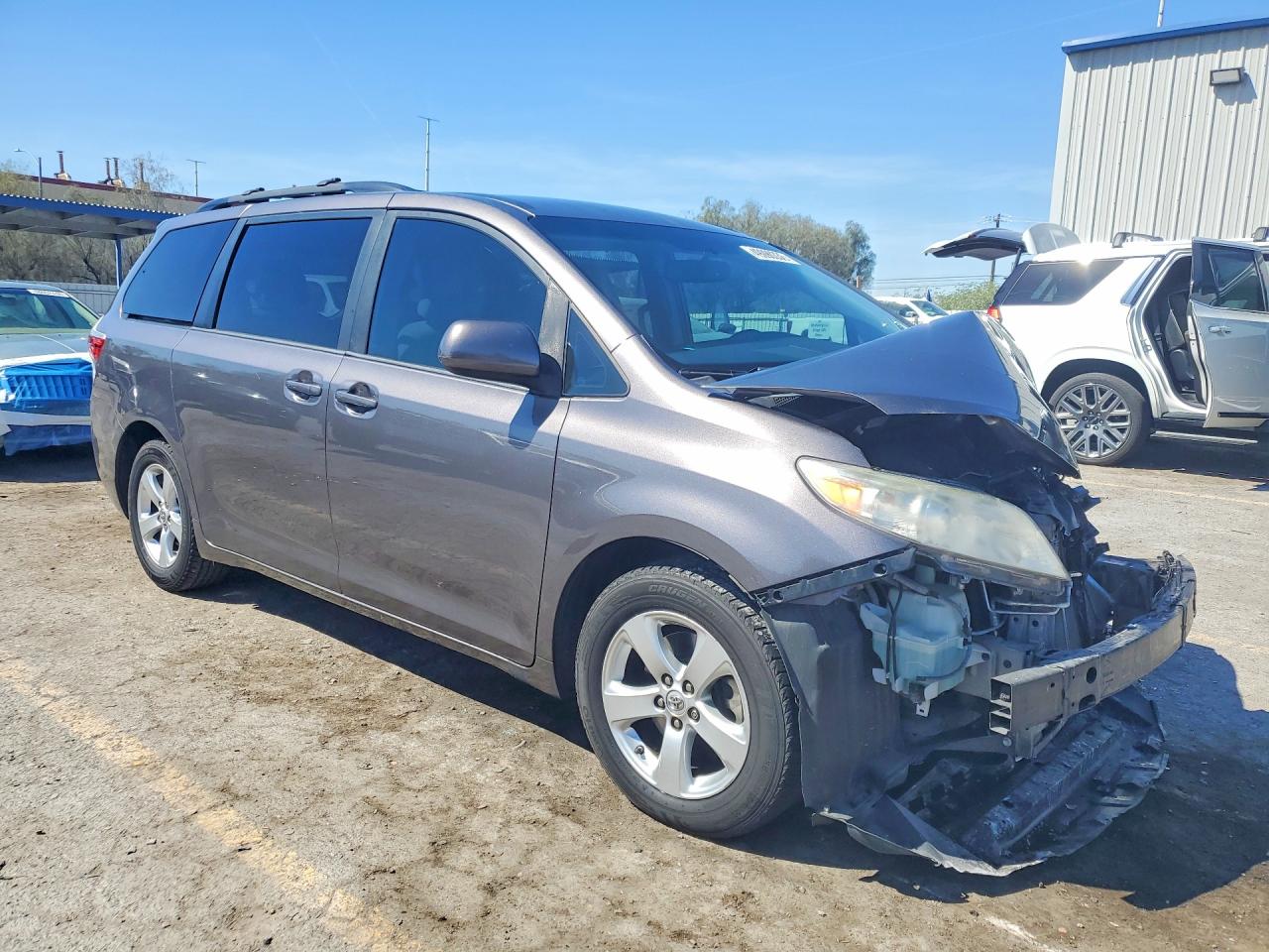 2015 TOYOTA SIENNA LE 8-PASSENGER photo 4