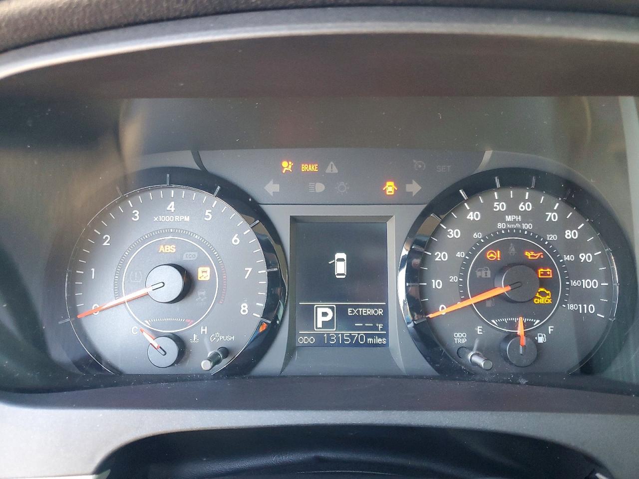 2015 TOYOTA SIENNA LE 8-PASSENGER photo 9