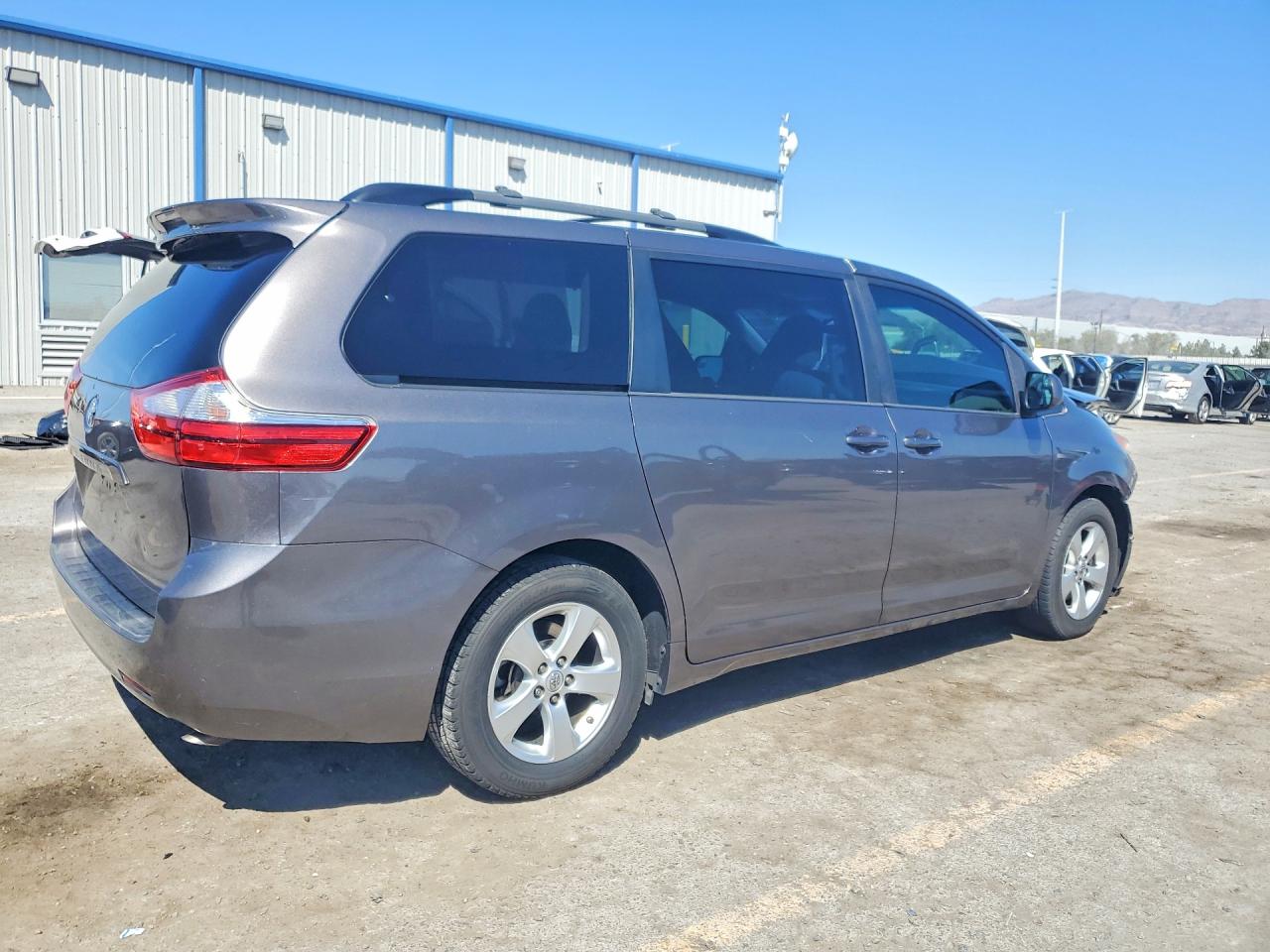 2015 TOYOTA SIENNA LE 8-PASSENGER photo 3
