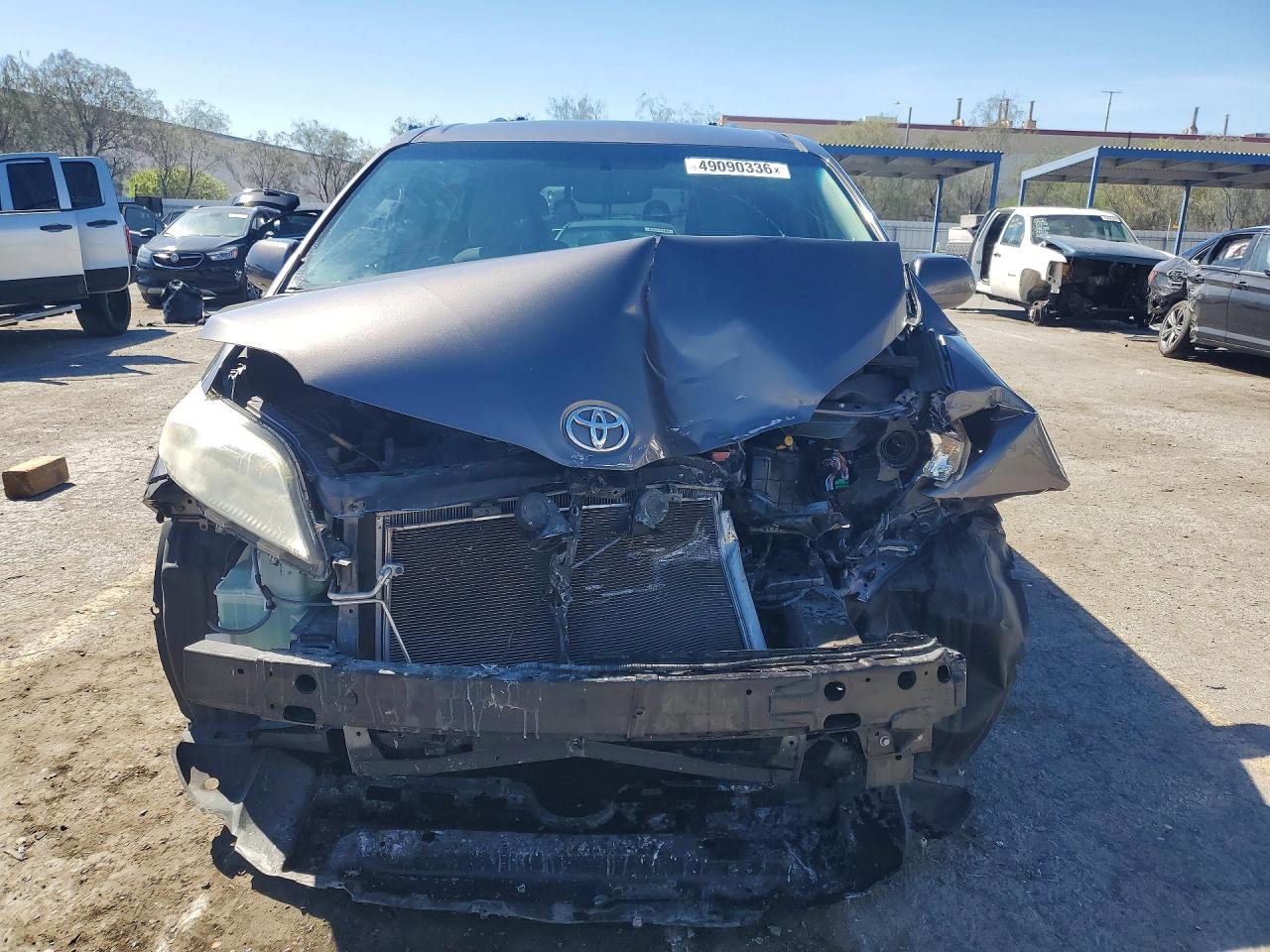 2015 TOYOTA SIENNA LE 8-PASSENGER photo 5
