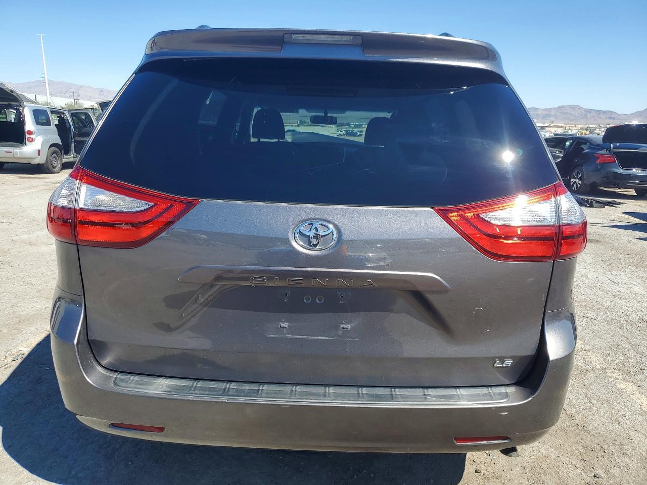 2015 TOYOTA SIENNA LE 8-PASSENGER photo 6