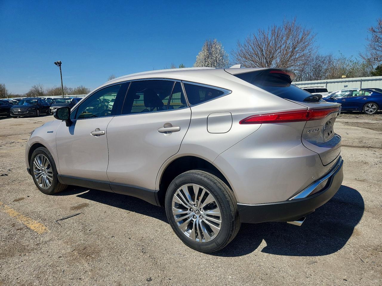 2021 TOYOTA VENZA XLE photo 3