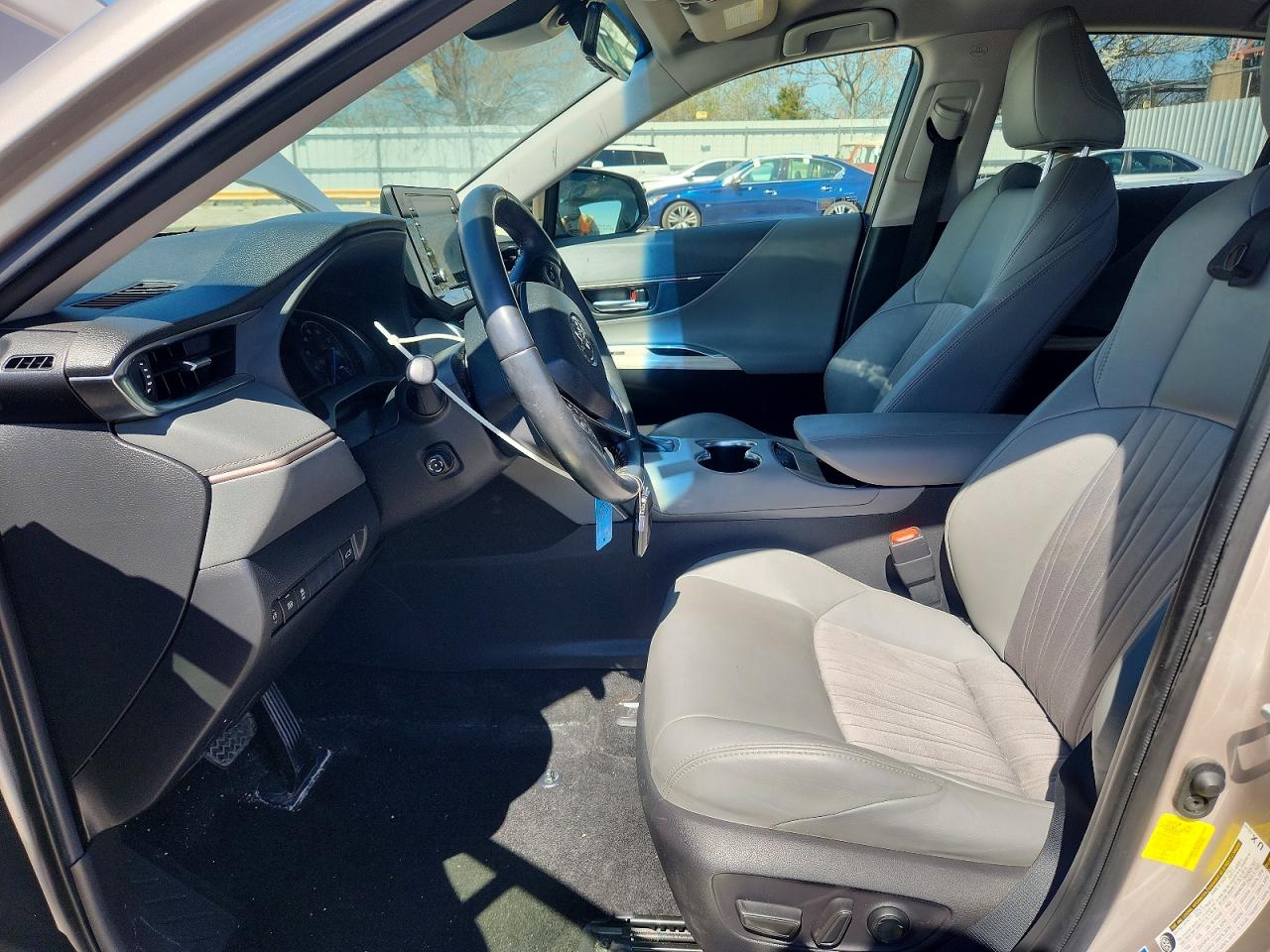 2021 TOYOTA VENZA XLE photo 13