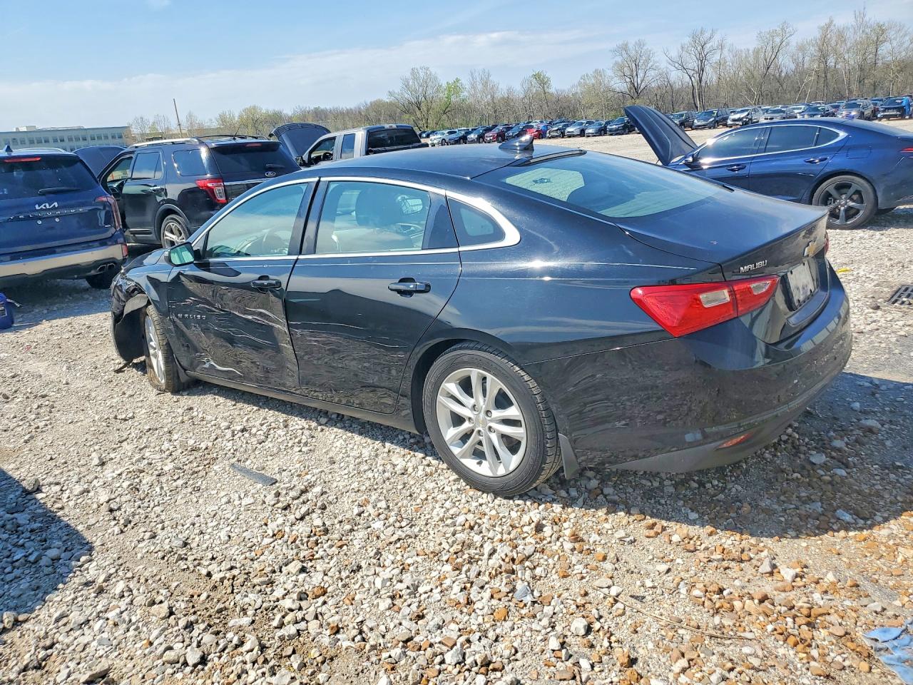 2017 CHEVROLET MALIBU LT photo 4