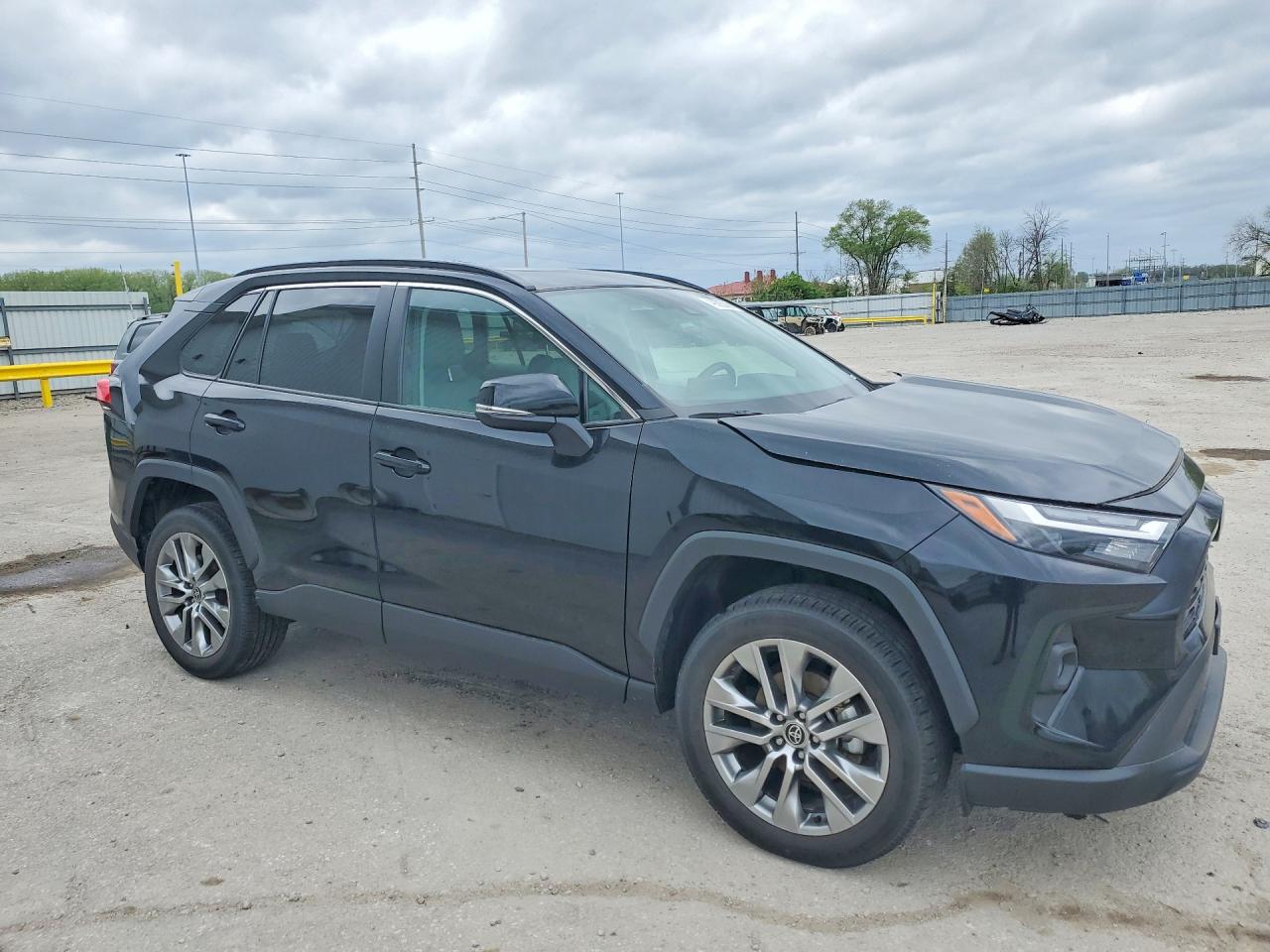 2022 TOYOTA RAV4 XLE PREMIUM photo 7