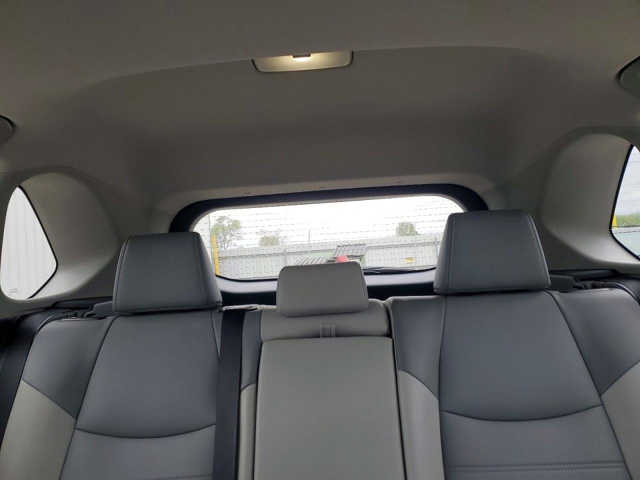 2022 TOYOTA RAV4 XLE PREMIUM photo 19