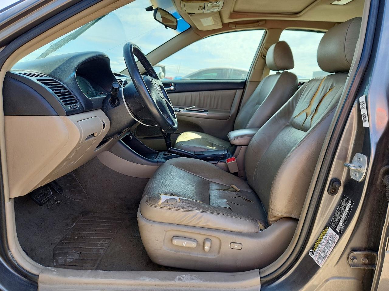 2004 TOYOTA CAMRY SE photo 19