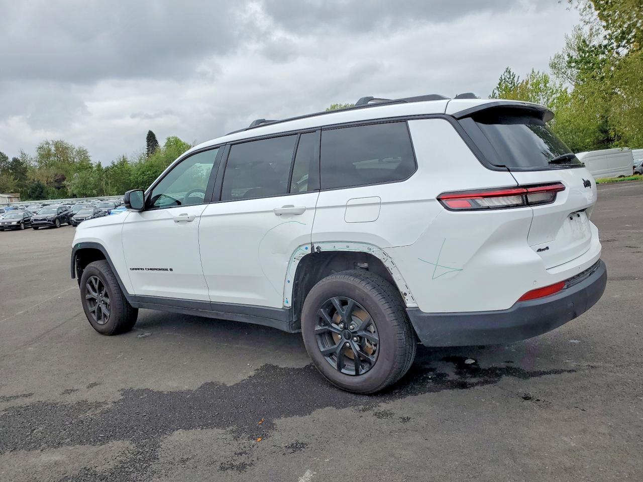 2024 JEEP GRAND CHEROKEE L LAREDO photo 3