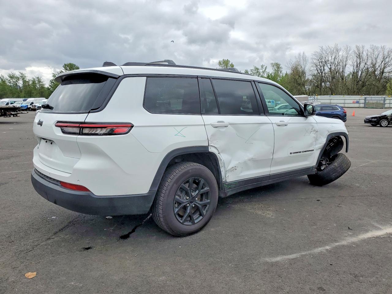 2024 JEEP GRAND CHEROKEE L LAREDO photo 5