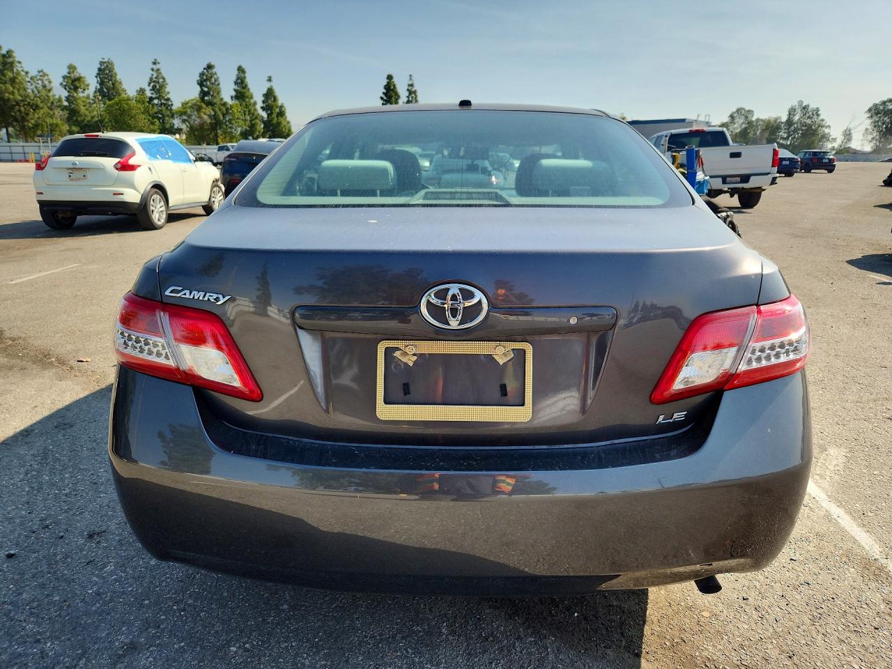 2011 TOYOTA CAMRY LE photo 6