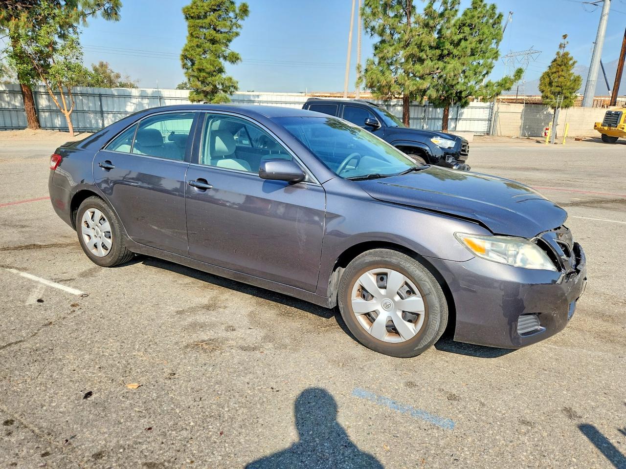 2011 TOYOTA CAMRY LE photo 4