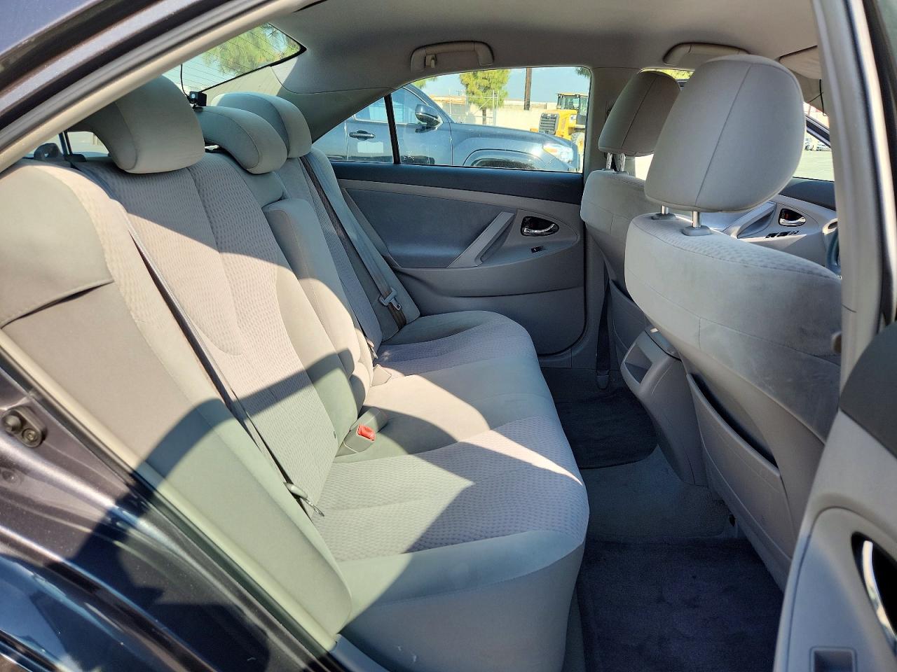 2011 TOYOTA CAMRY LE photo 10