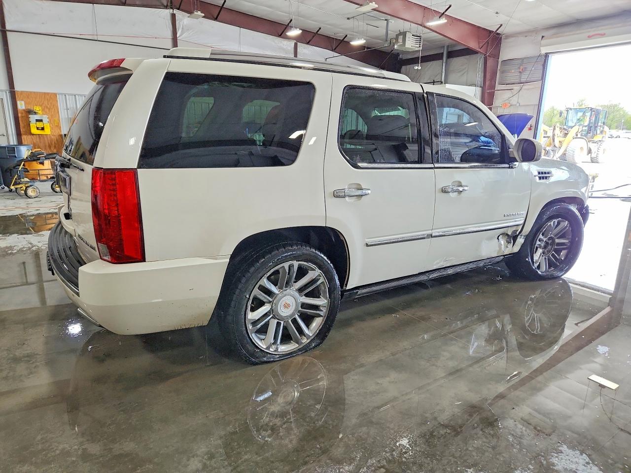 2012 CADILLAC ESCALADE PLATINUM photo 3