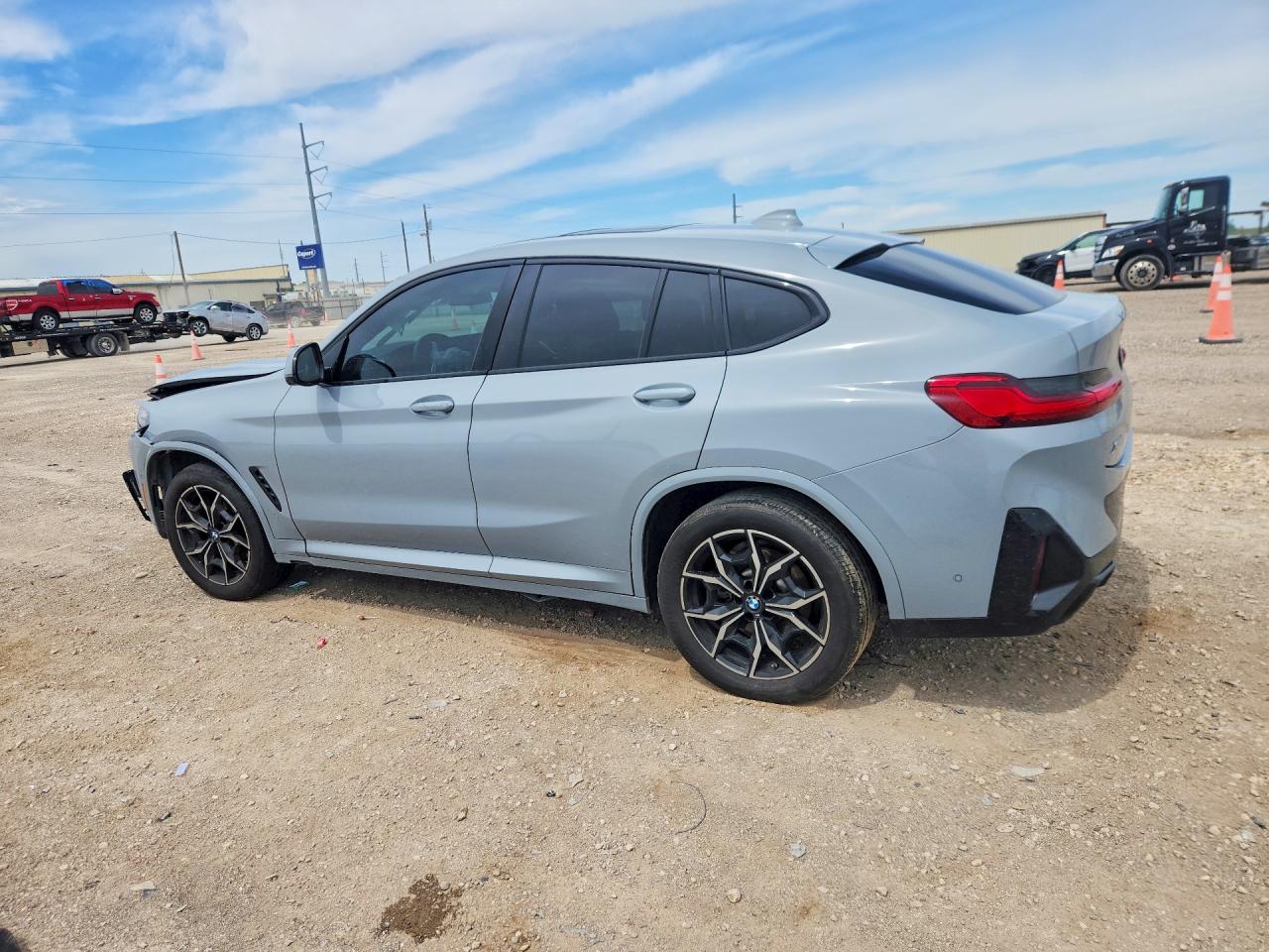 2024 BMW X4 XDRIVE30I photo 2