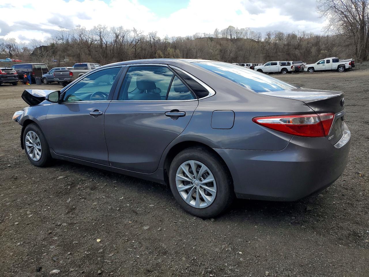 2016 TOYOTA CAMRY LE photo 3
