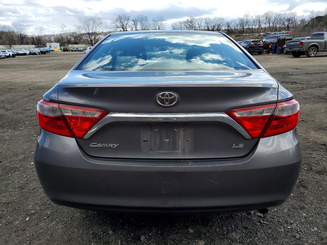 2016 TOYOTA CAMRY LE photo 11