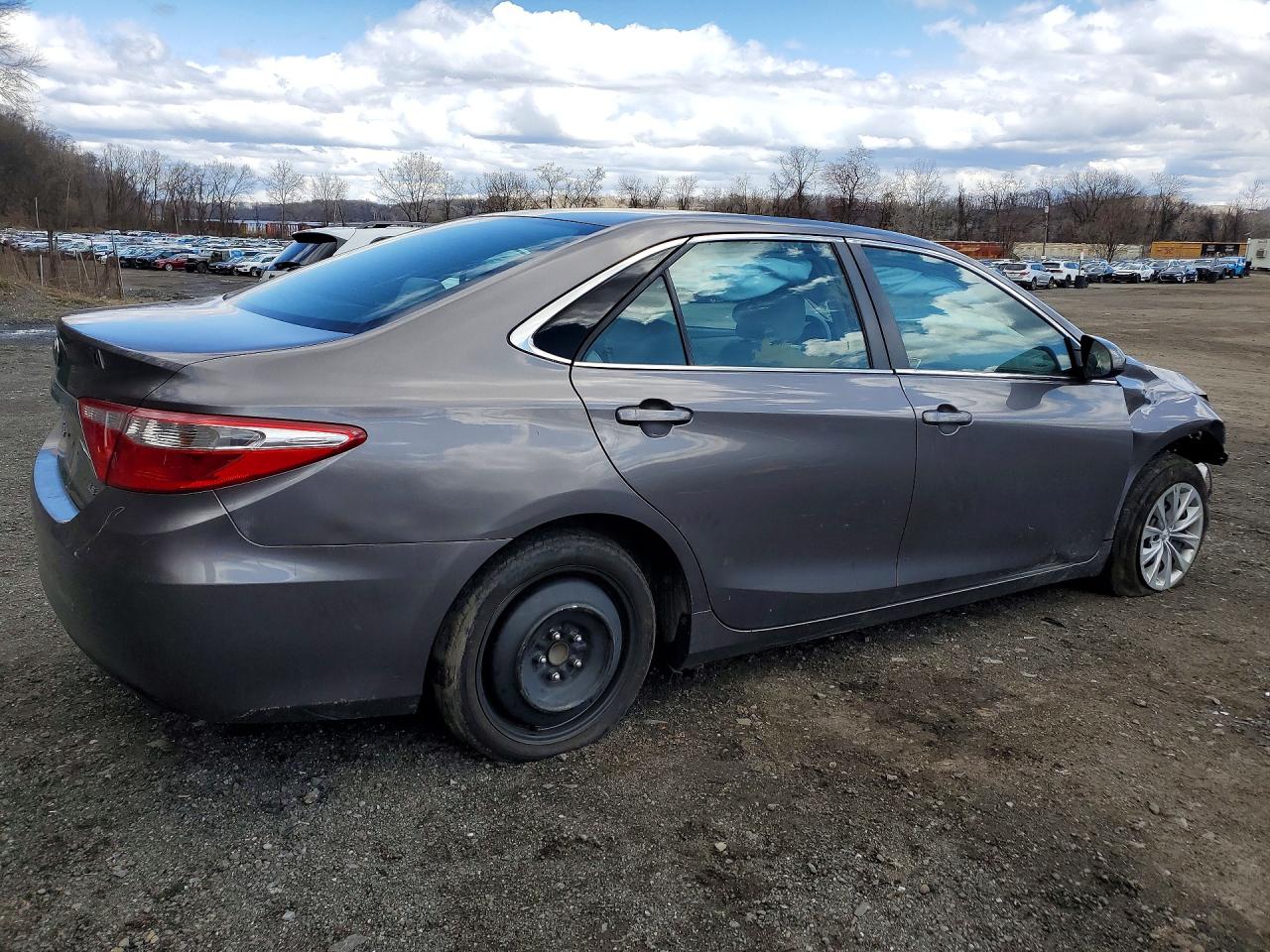 2016 TOYOTA CAMRY LE photo 5