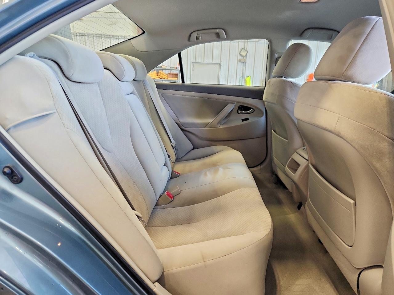 2009 TOYOTA CAMRY LE photo 28