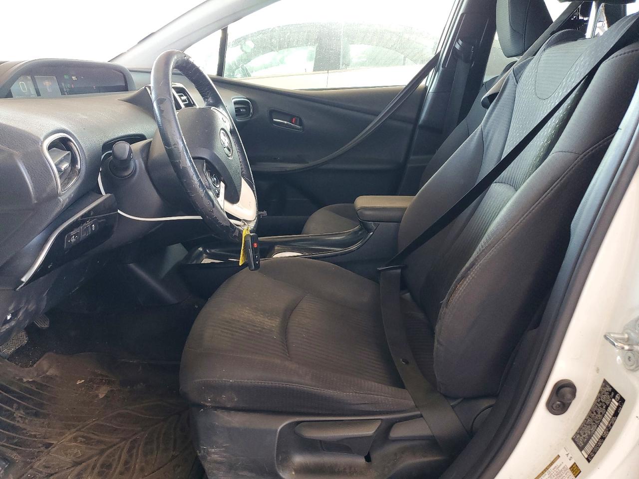 2016 TOYOTA PRIUS THREE photo 13