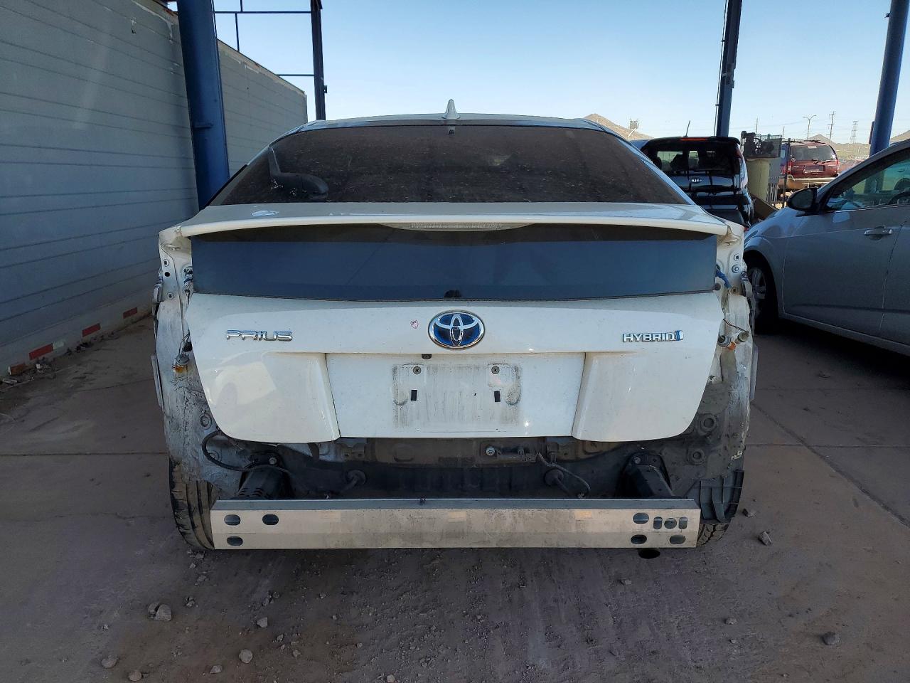 2016 TOYOTA PRIUS THREE photo 11
