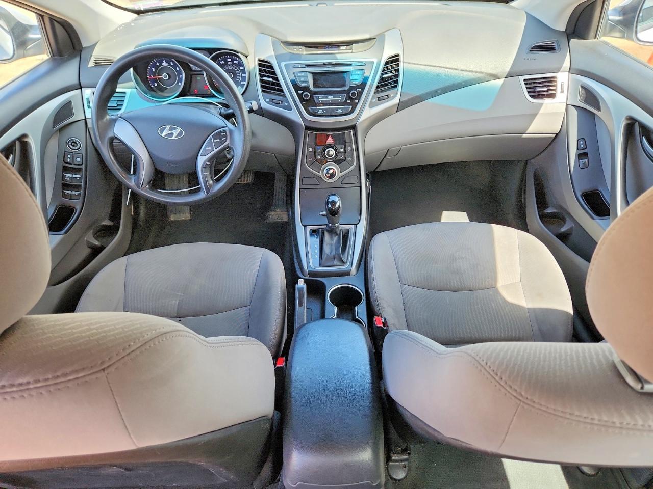 2016 HYUNDAI ELANTRA SE photo 8