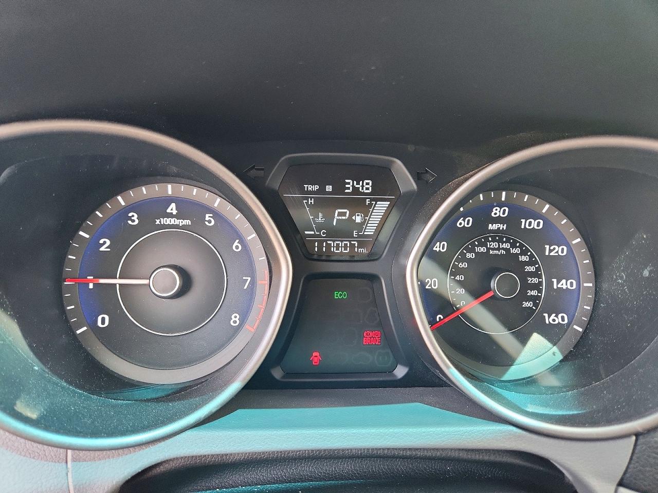 2016 HYUNDAI ELANTRA SE photo 9