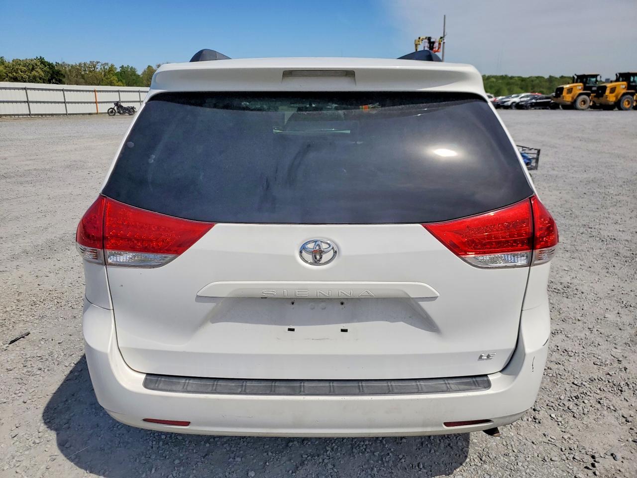 2013 TOYOTA SIENNA LE 8-PASSENGER photo 11