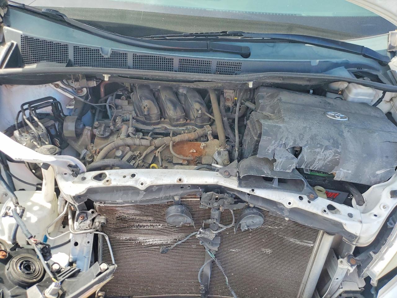 2013 TOYOTA SIENNA LE 8-PASSENGER photo 23